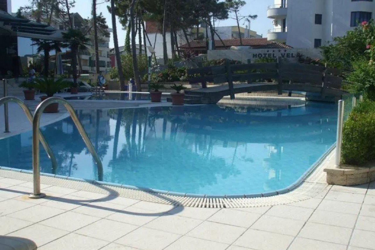 Vela Hotel Kryemëdhej Zewnętrze zdjęcie