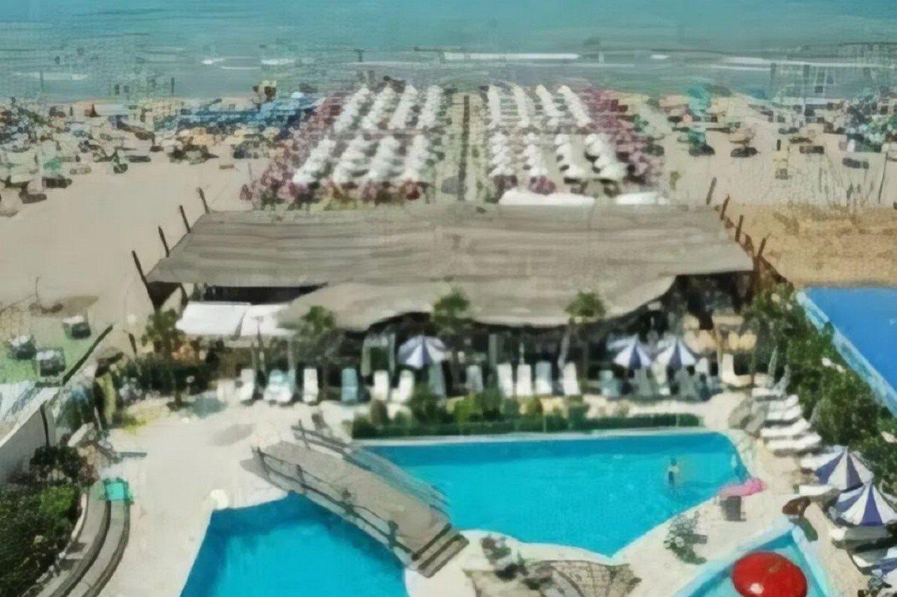 Vela Hotel Kryemëdhej Zewnętrze zdjęcie