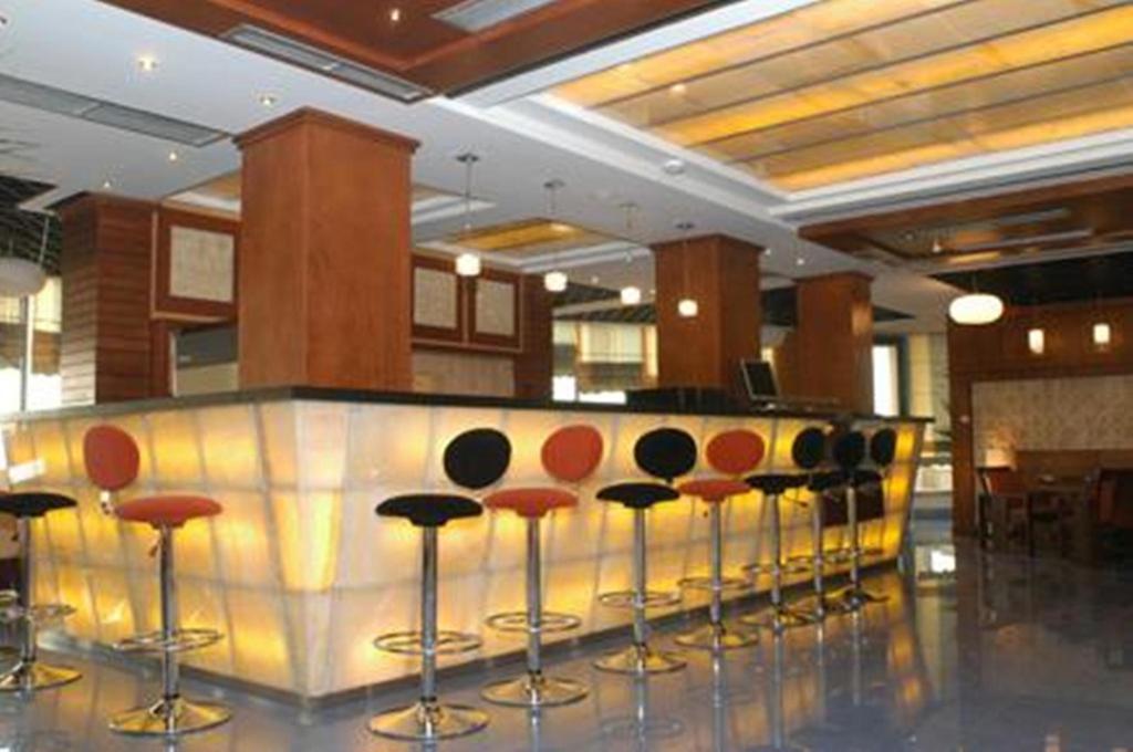 Vela Hotel Kryemëdhej Zewnętrze zdjęcie