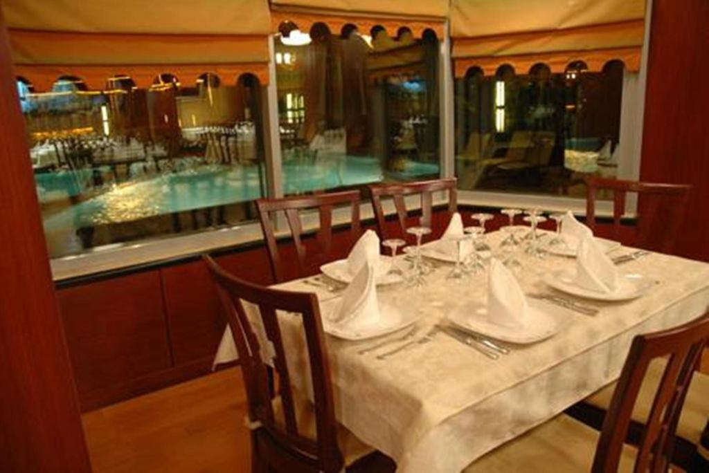 Vela Hotel Kryemëdhej Zewnętrze zdjęcie