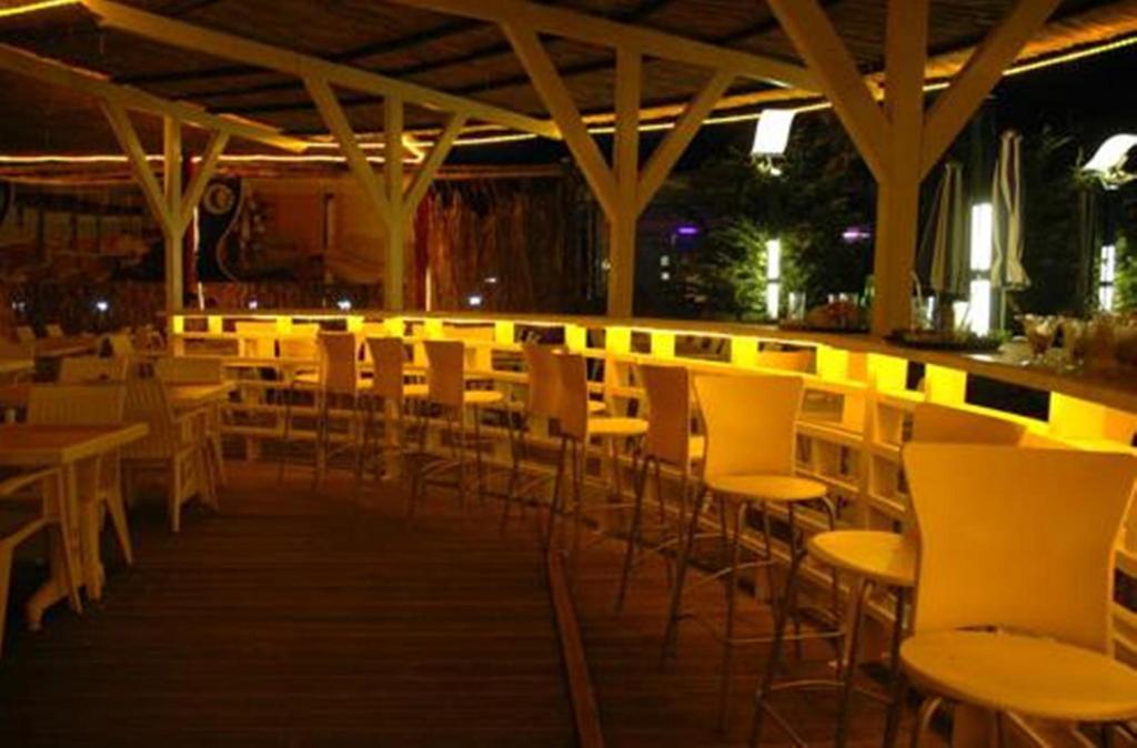 Vela Hotel Kryemëdhej Zewnętrze zdjęcie