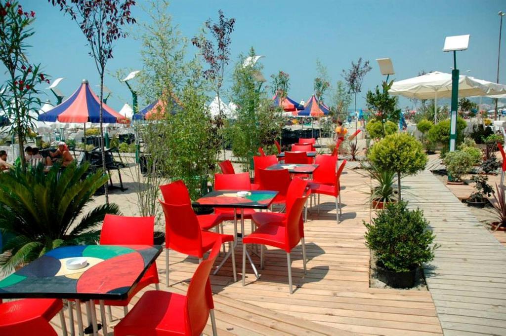 Vela Hotel Kryemëdhej Zewnętrze zdjęcie