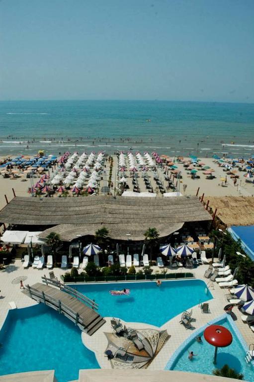 Vela Hotel Kryemëdhej Zewnętrze zdjęcie