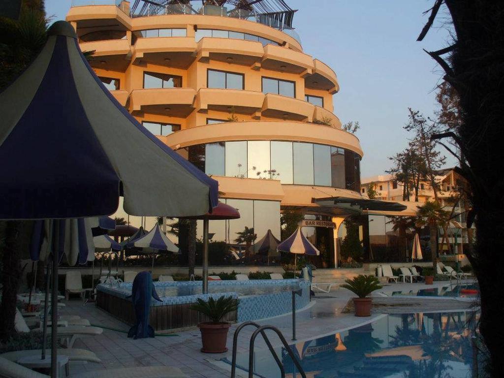 Vela Hotel Kryemëdhej Zewnętrze zdjęcie