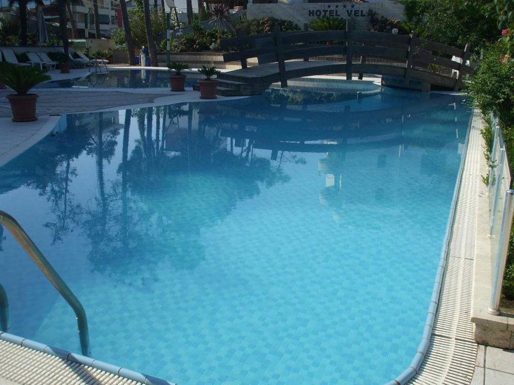 Vela Hotel Kryemëdhej Zewnętrze zdjęcie
