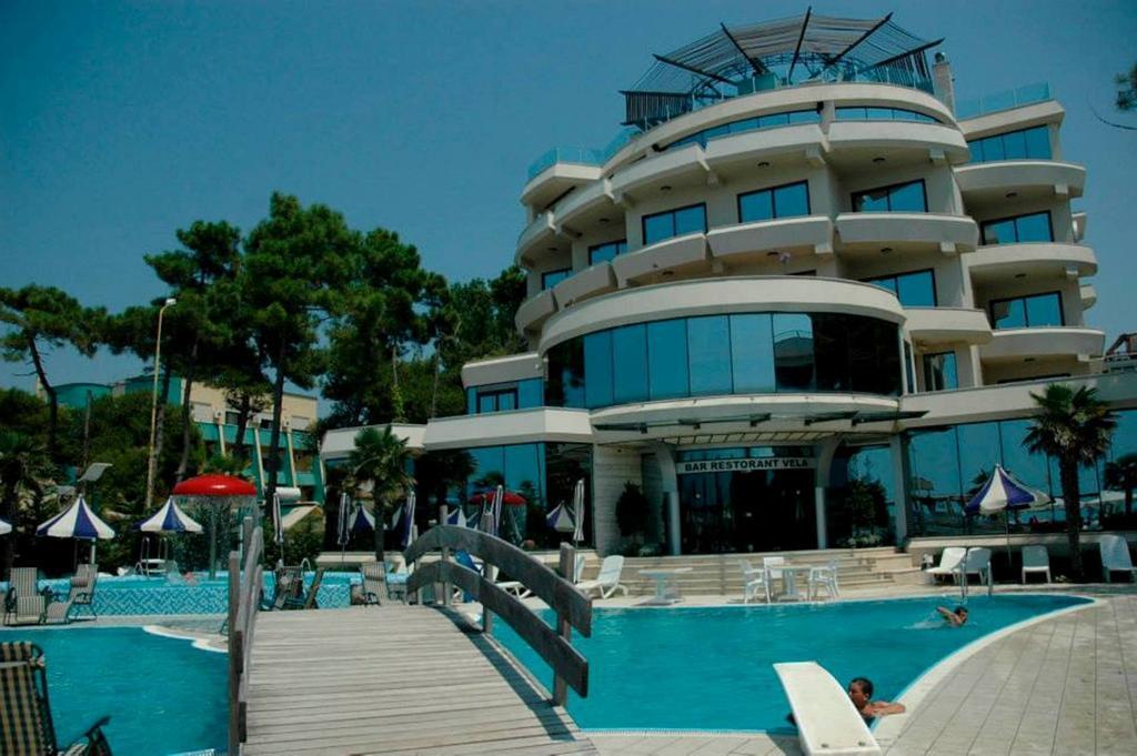 Vela Hotel Kryemëdhej Zewnętrze zdjęcie