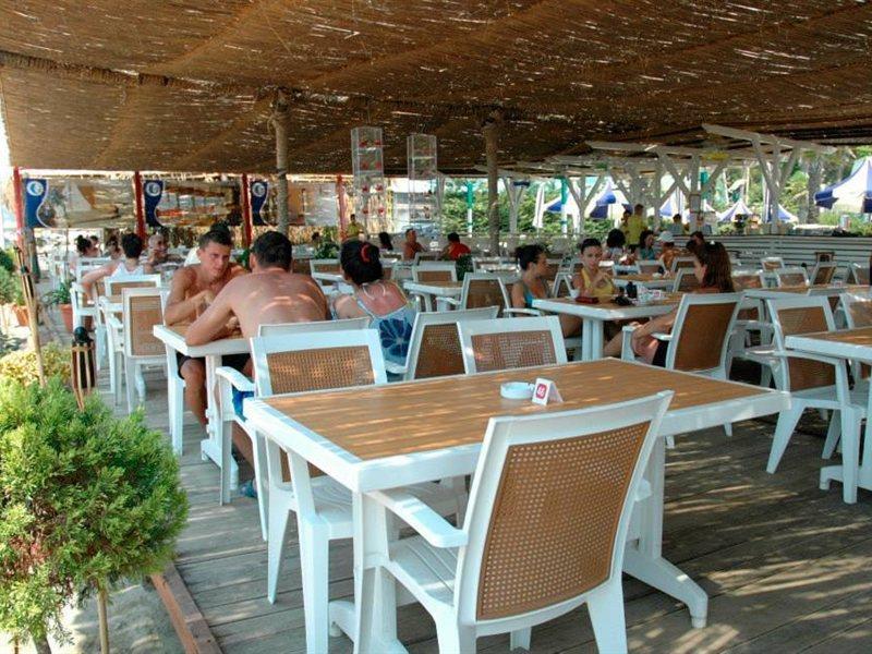 Vela Hotel Kryemëdhej Zewnętrze zdjęcie