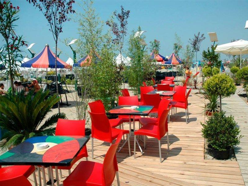 Vela Hotel Kryemëdhej Zewnętrze zdjęcie